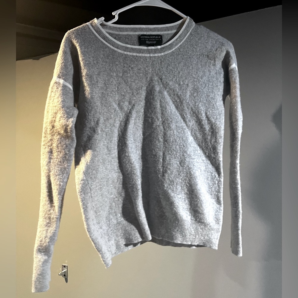Banana Republic Italian Yarn Sweater in Small